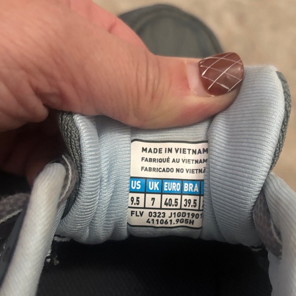 Mizuno Athletic Shoes in Gray and Blue - Picture 2 of 2